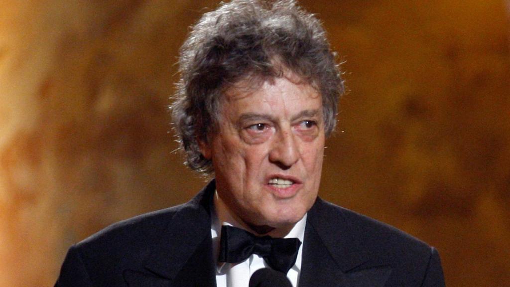 El escritor Tom Stoppard acepta su premio a la Mejor Obra en la 61ª edición anual de los Premios Tony en Nueva York el 10 de junio de 2007