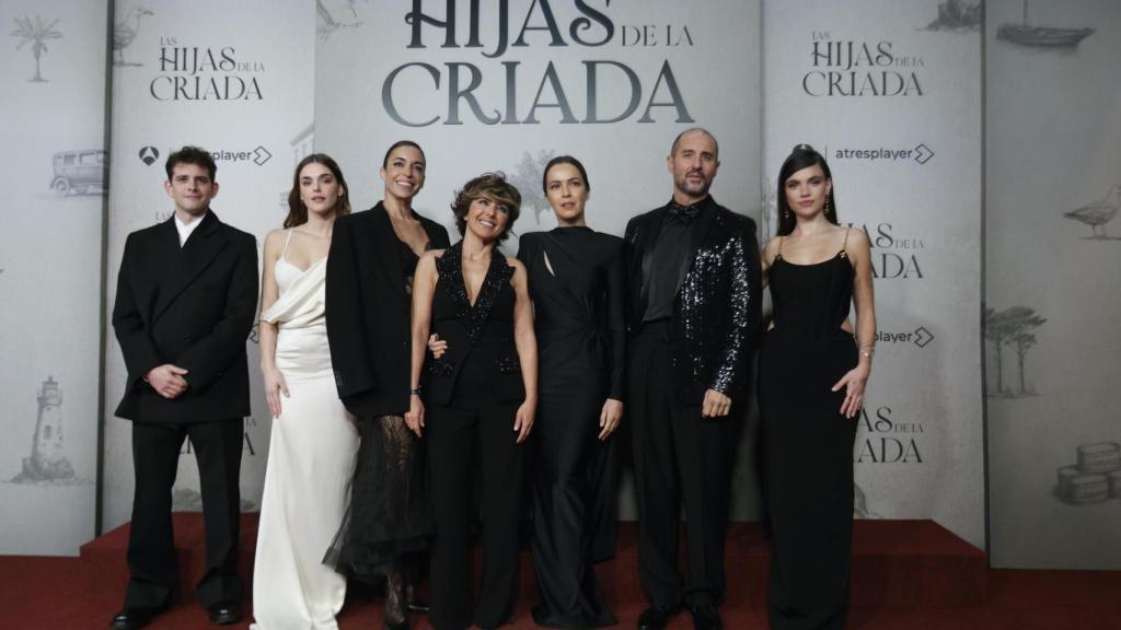 Alain Hernández, Judith Fernández, Carlota Baró, Martina Cariddi, Verónica Sánchez, Álex Villazán y Sonsoles Onega en la premier de 'Las hijas de la criada'.