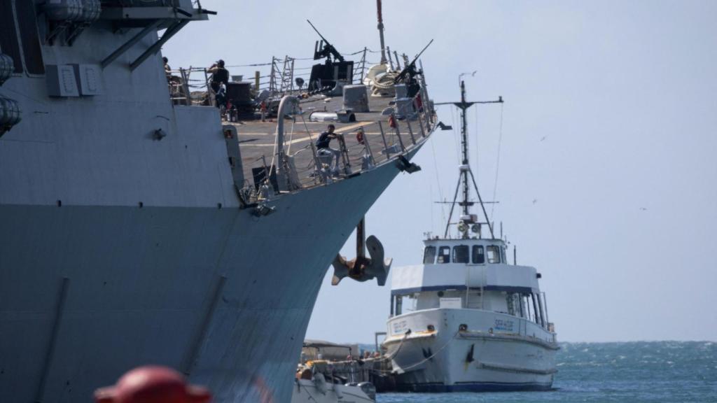 El destructor de misiles guiados USS Gravely (DDG-107) de la Armada de los Estados Unidos en el Caribe.