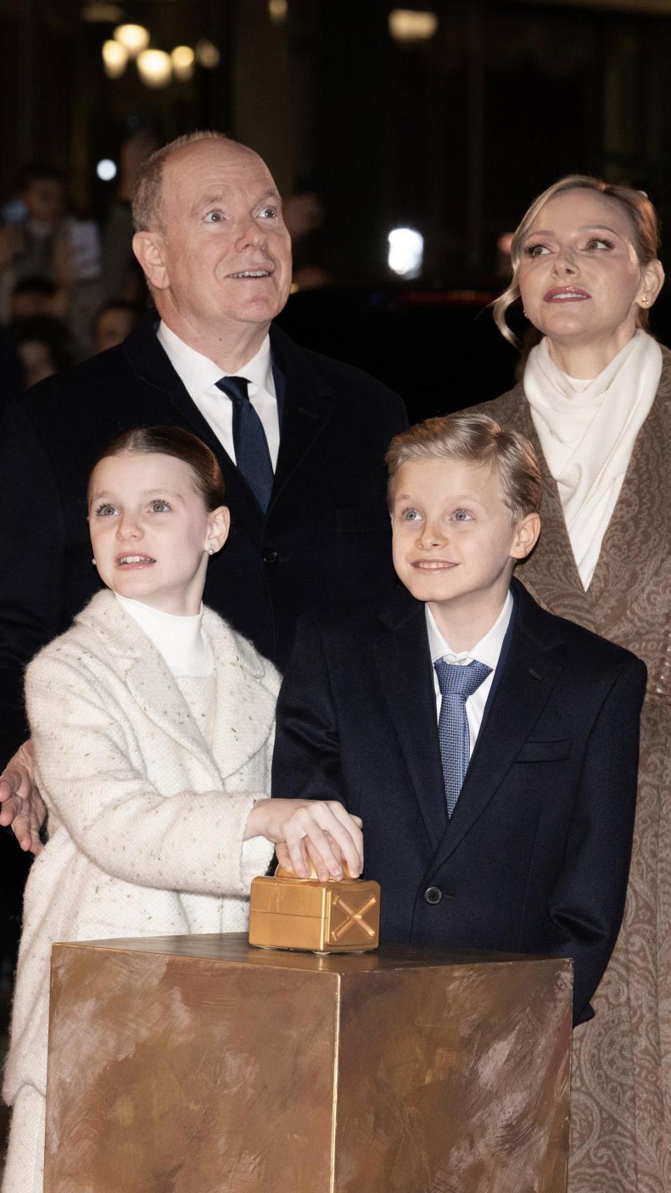 Alberto y Charlène de Mónaco, con sus gemelos Jacques y Gabriela.