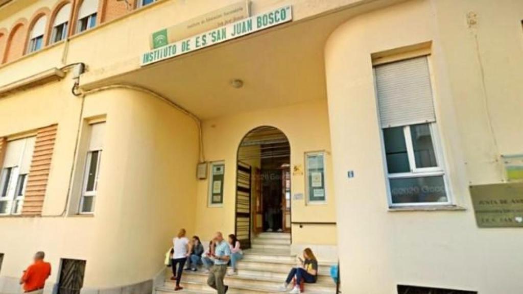 La fachada del IES San Juan Bosco de Jaén en el que cursaban sus estudios las dos menores fallecidas.