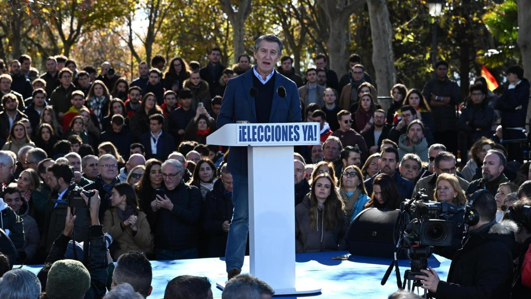 El líder del PP, Alberto Núñez Feijóo, este domingo en la concentración del templo de Debod.