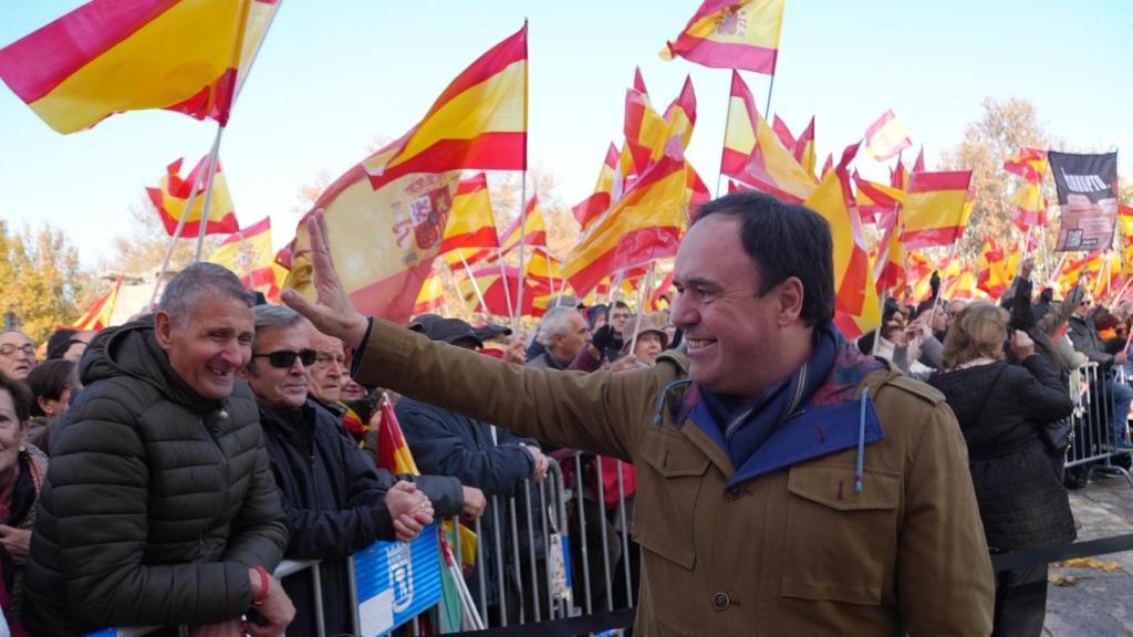 Pérez Llorca en la concentración del PP en Madrid.