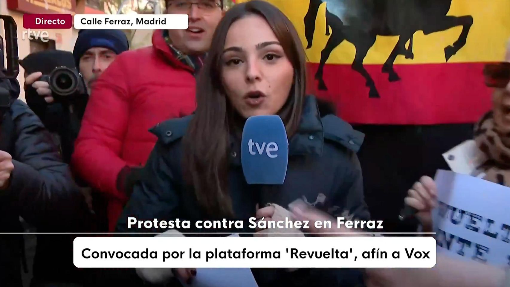 Insultos y acoso a una reportera de RTVE durante una protesta contra el ...
