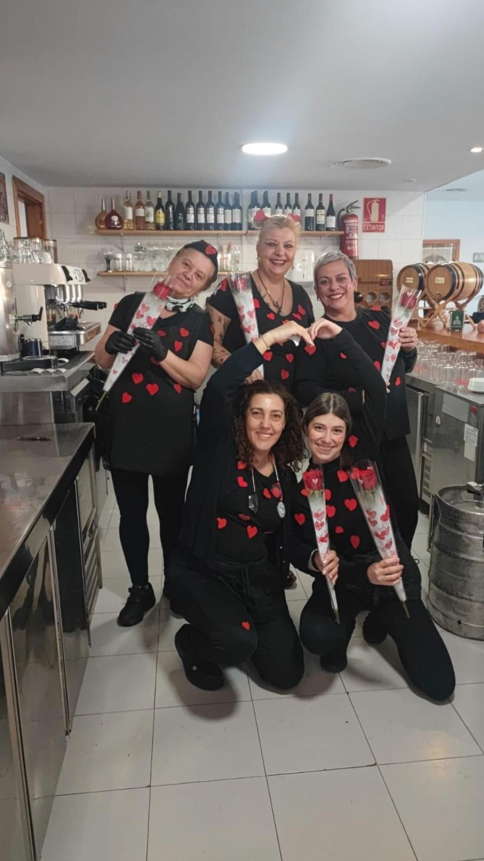 El equipo del bar, en San Valentín.