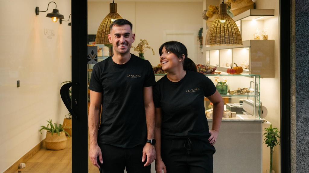 Barbara Pereira junto a su marido Adrián Álvarez, la otra mitad de La Gloria.