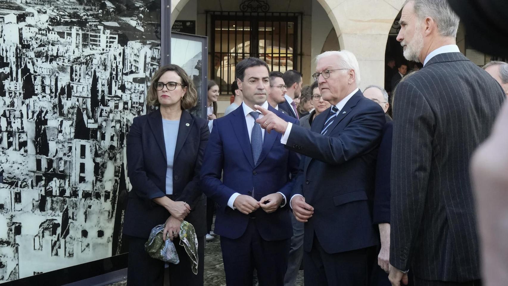 Frank-Walter Steinmeier y el rey Felipe VI visitan el Museo de la Paz de Gernika.