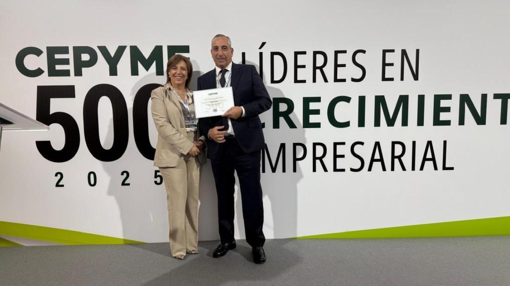 Maite y Fernando recogen el premio como una de las empresas CEPYME500 2025