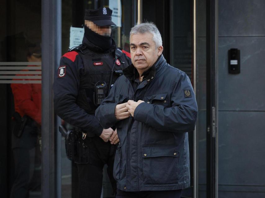 El ex secretario de Organización del PSOE Santos Cerdán saliendo del Juzgado de Primera Instancia de Tafalla.