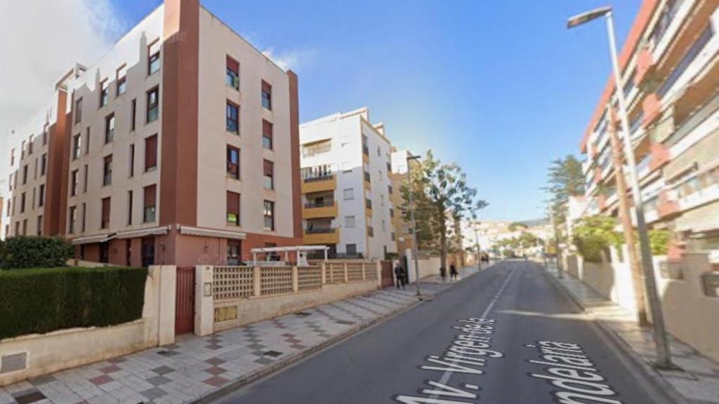 Calle donde se encuentran las 18 viviendas objeto de la subasta en Rincón de la Victoria.