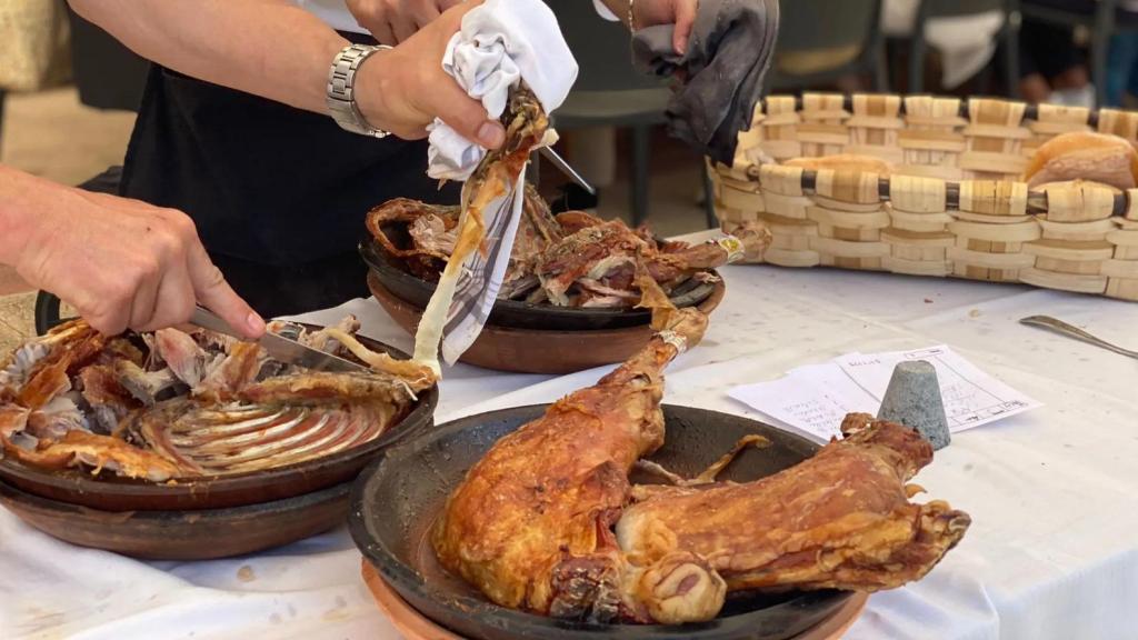 Cordero lechal servido en el Asador San Lorenzo (Burgos)