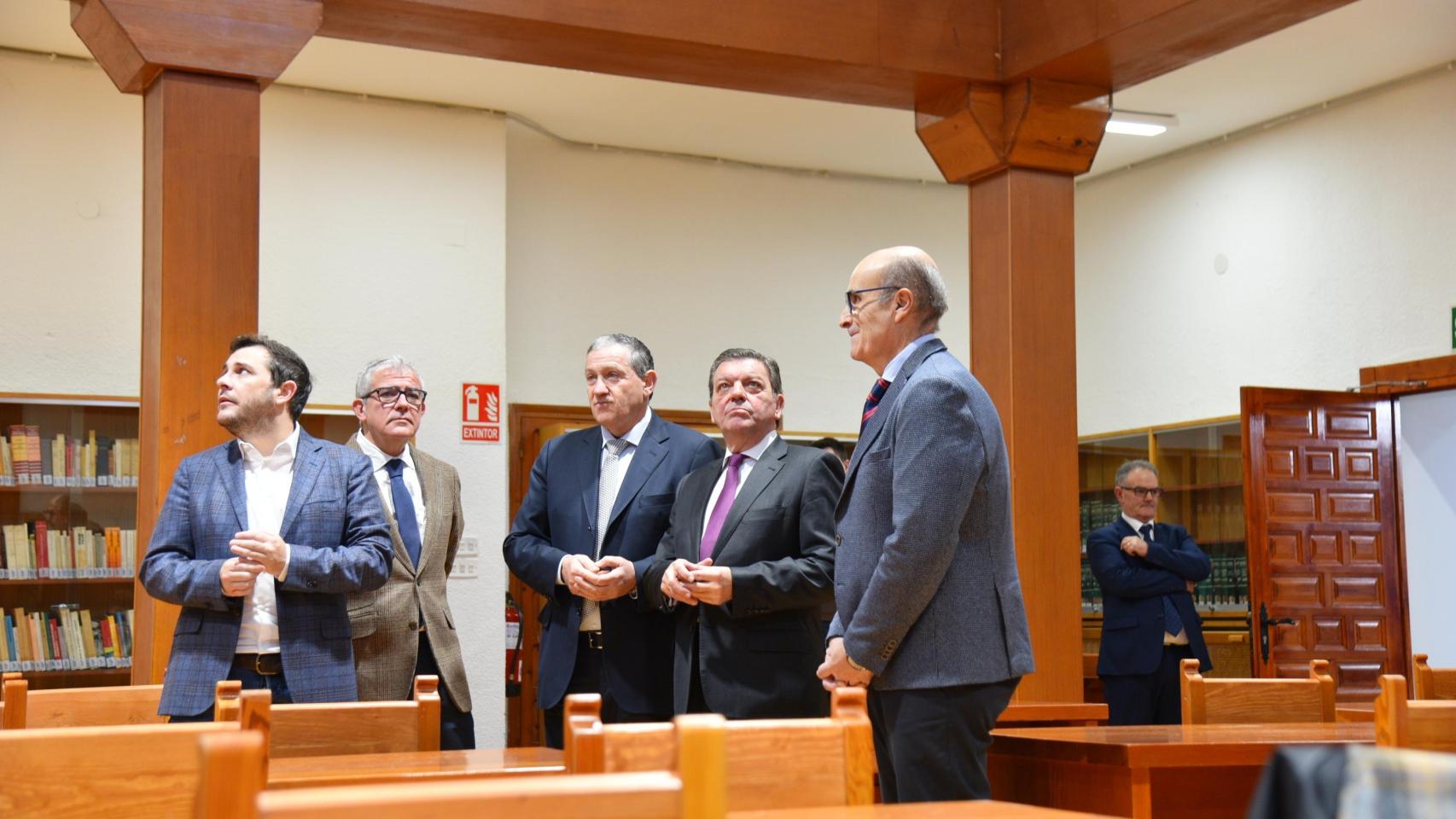 El consejero de la Presidencia, Luis Miguel González Gago visita el Colegio Universitario de Zamora