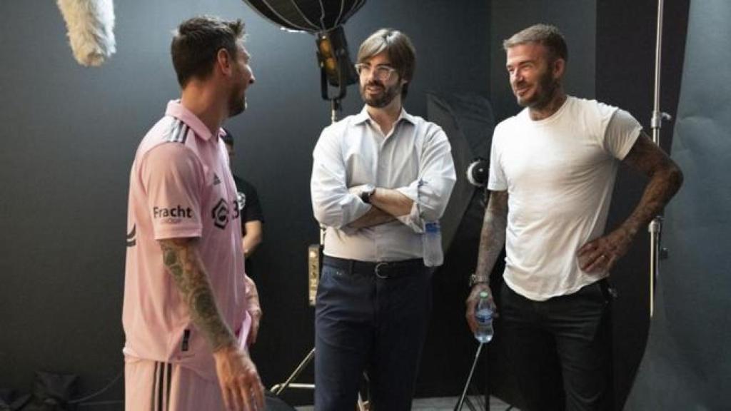 Xavier Asensi, junto a Messi y Beckham.