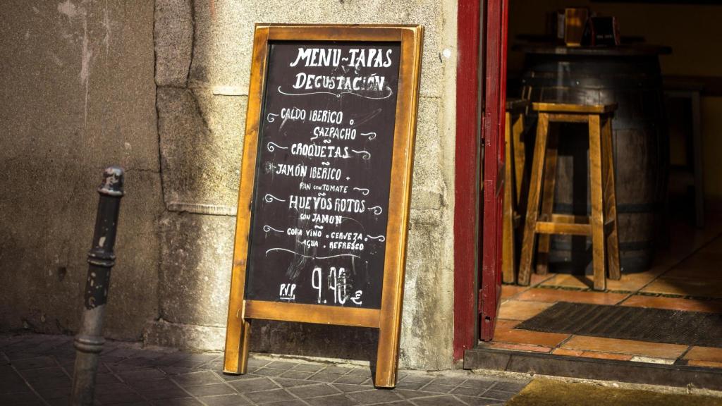 El menú de tapas de un restaurante de Madrid.