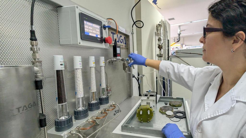 Banco de testeo para electrolizadores AEM de generación de hidrogeno.