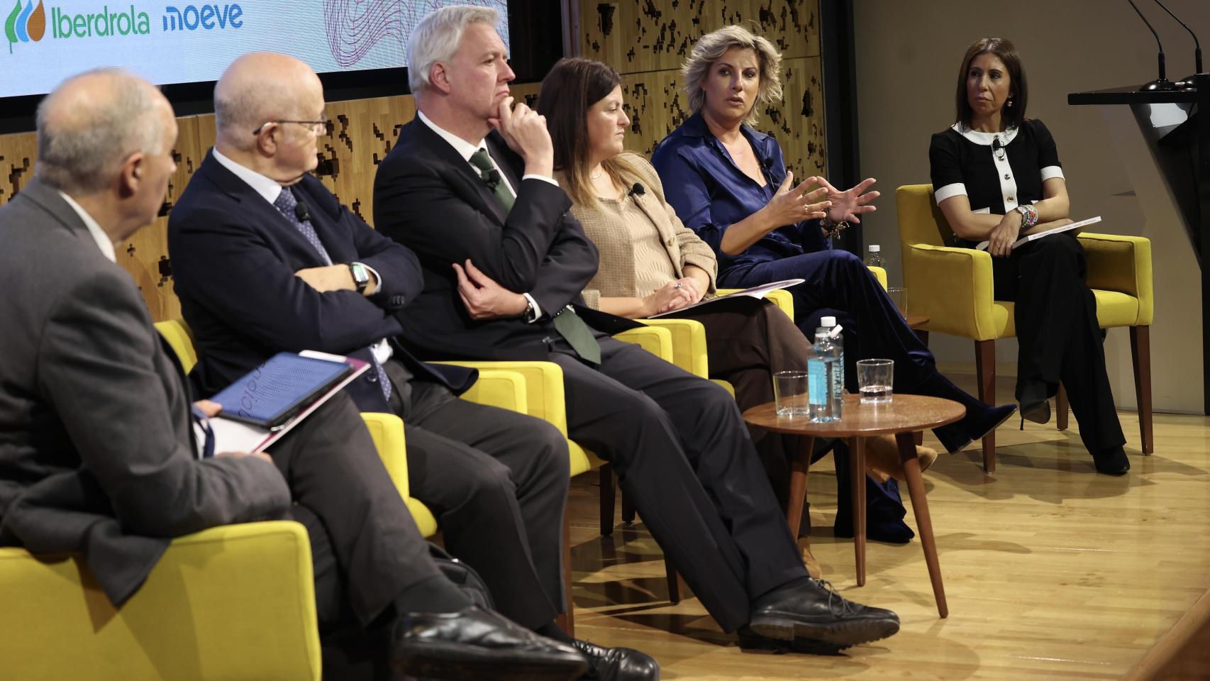 Ponentes y moderador de la mesa redonda 'Productos de nuestra tierra y DO La Mancha'.