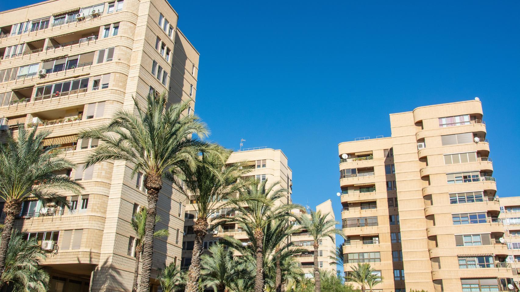 Algunas fachadas de edificios de Alicante.