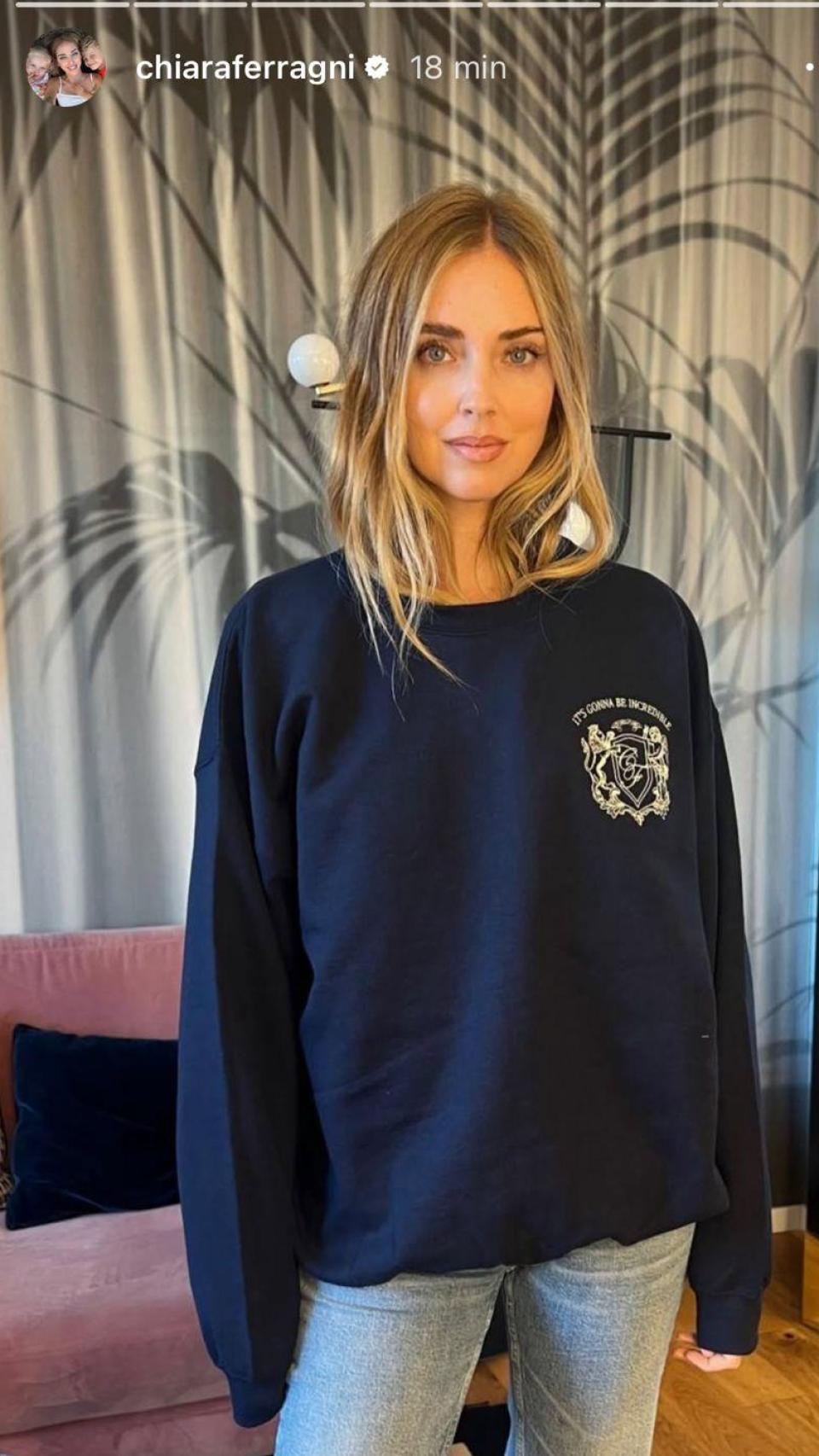 Chiara Ferragni con sudadera 'college' de su marca.