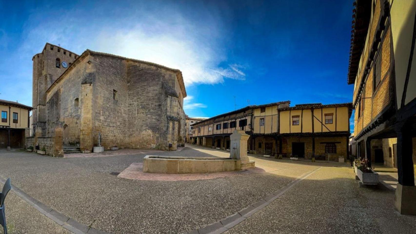 Plaza soportalada de Santa Gadea del Cid