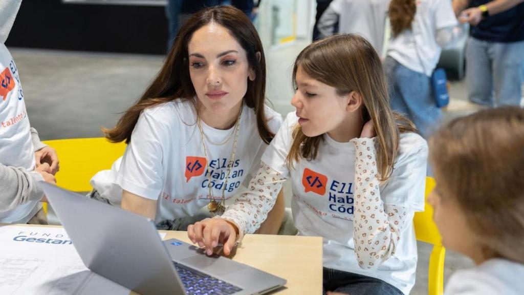 Dos jóvenes durante el 'bootcamp'.