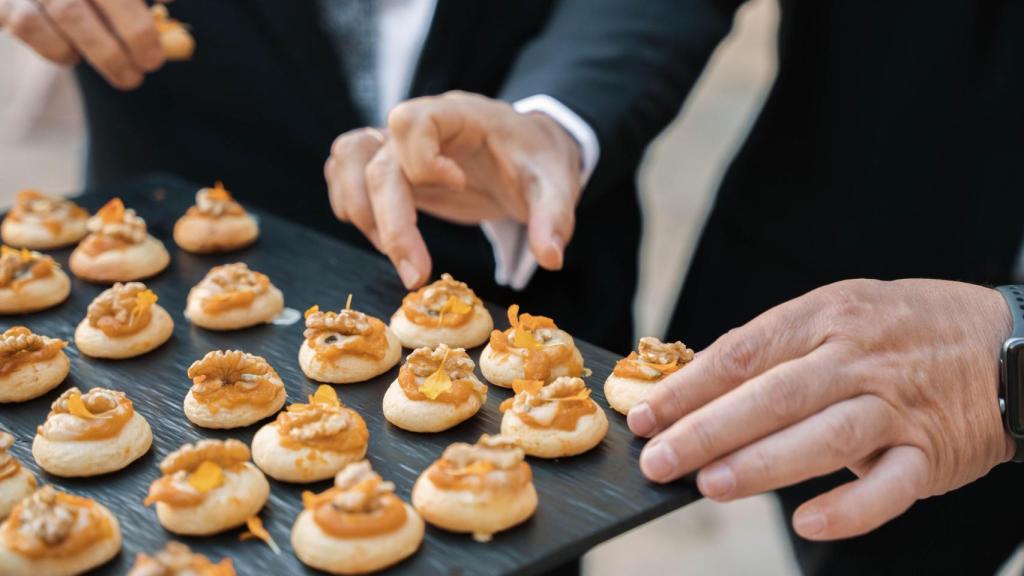 Coca d’oli de calabaza asada, gorgonzola y nueces, de Tardana Events. EE