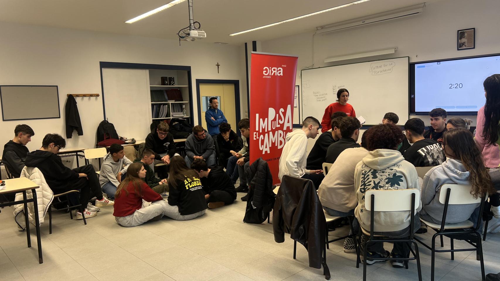 Imagen de los alumnos en una tarea colaborativa.