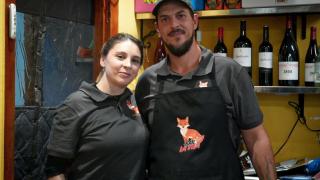 Carla y Daniel en el bar.