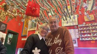 Rosa y Armando decoran A Cunquiña por Navidad