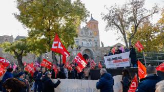 Concentración de CCOO frente a las puertas de Fedeto este lunes.