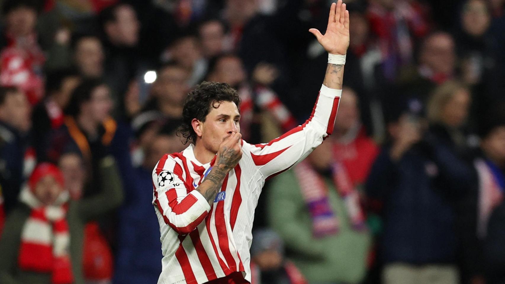 Giménez celebra su gol ante el Inter.