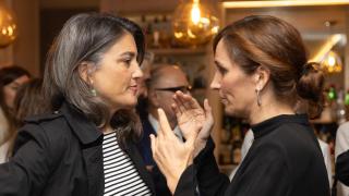 La portavoz de Más Madrid en la Asamblea, Manuela Bergerot,  y la ministra de Sanidad, Mónica García, durante un Desayuno Socio-Sanitario.