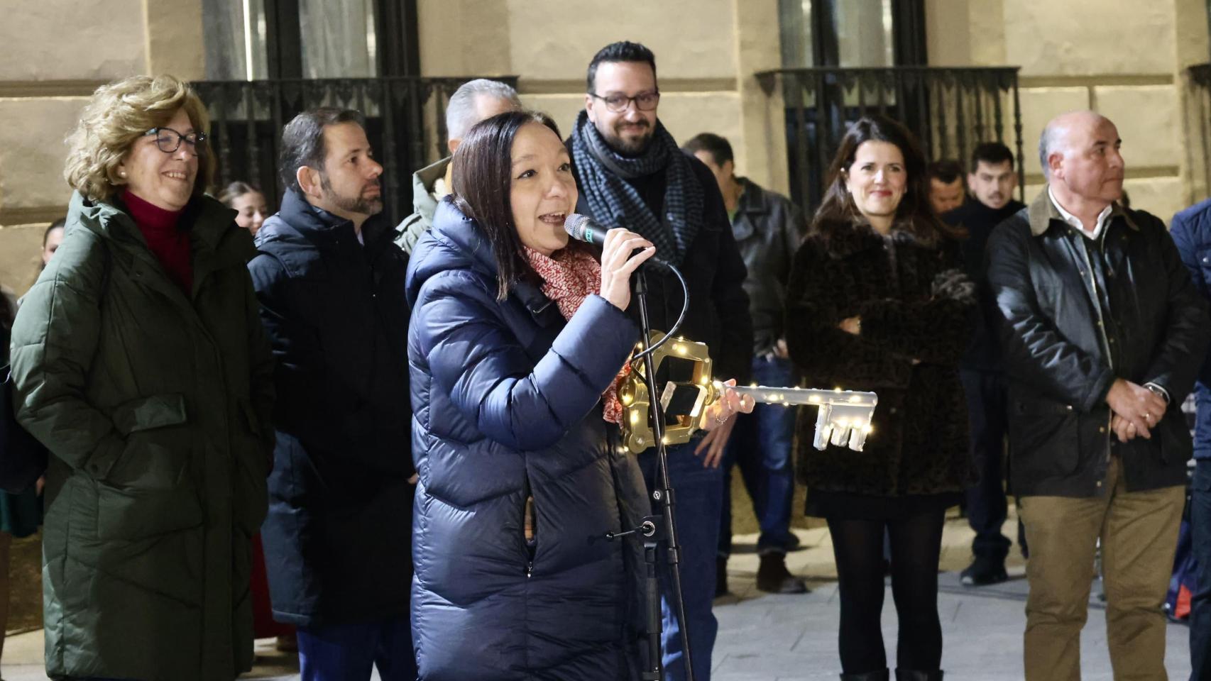 Rosa Melchor, alcaldesa de Alcázar de San Juan, durante el encendido.