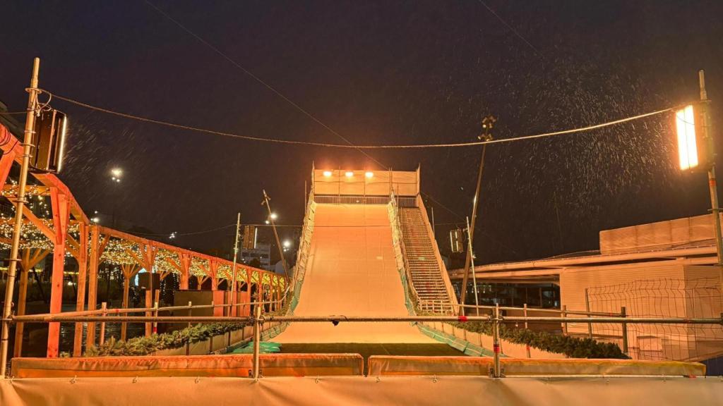 Tobogán de trineos neumáticos.