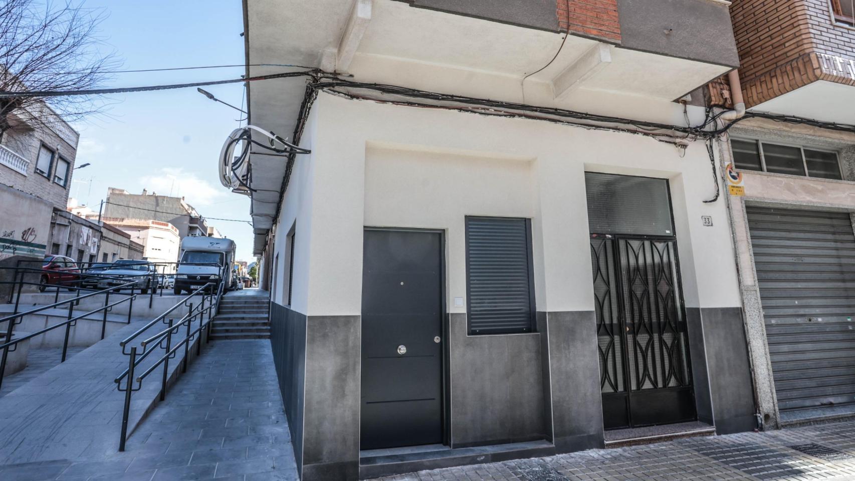Uno de los locales comerciales de Elda transformado en vivienda.
