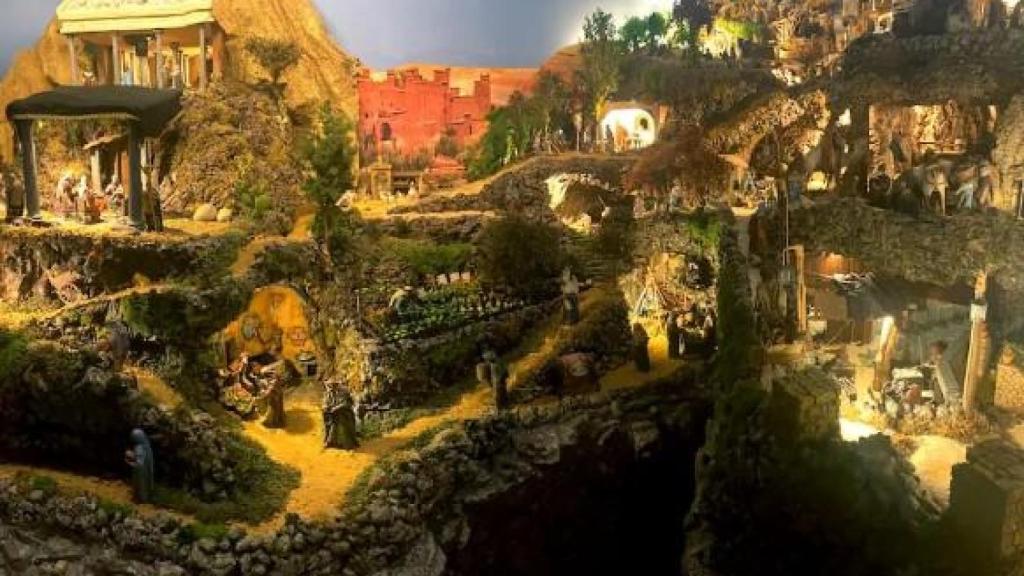 El Belén más grande y detallado de A Coruña: un año y medio trabajando para dar vida a sus 500 figuras