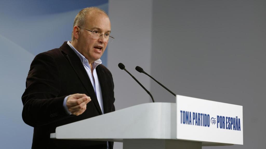 Miguel Tellado, secretario general del PP, en rueda de prensa, este lunes, en la sede de Génova.