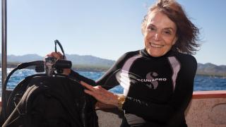 Sylvia Earle con su uniforme de trabajo.