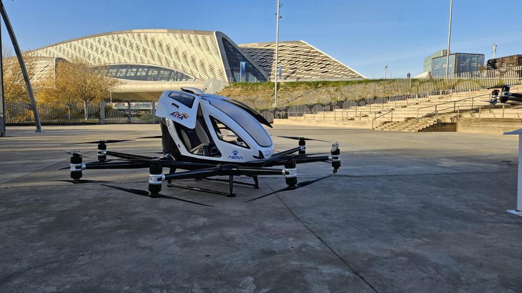 Modelo EH216 en la Zona Expo de Zaragoza