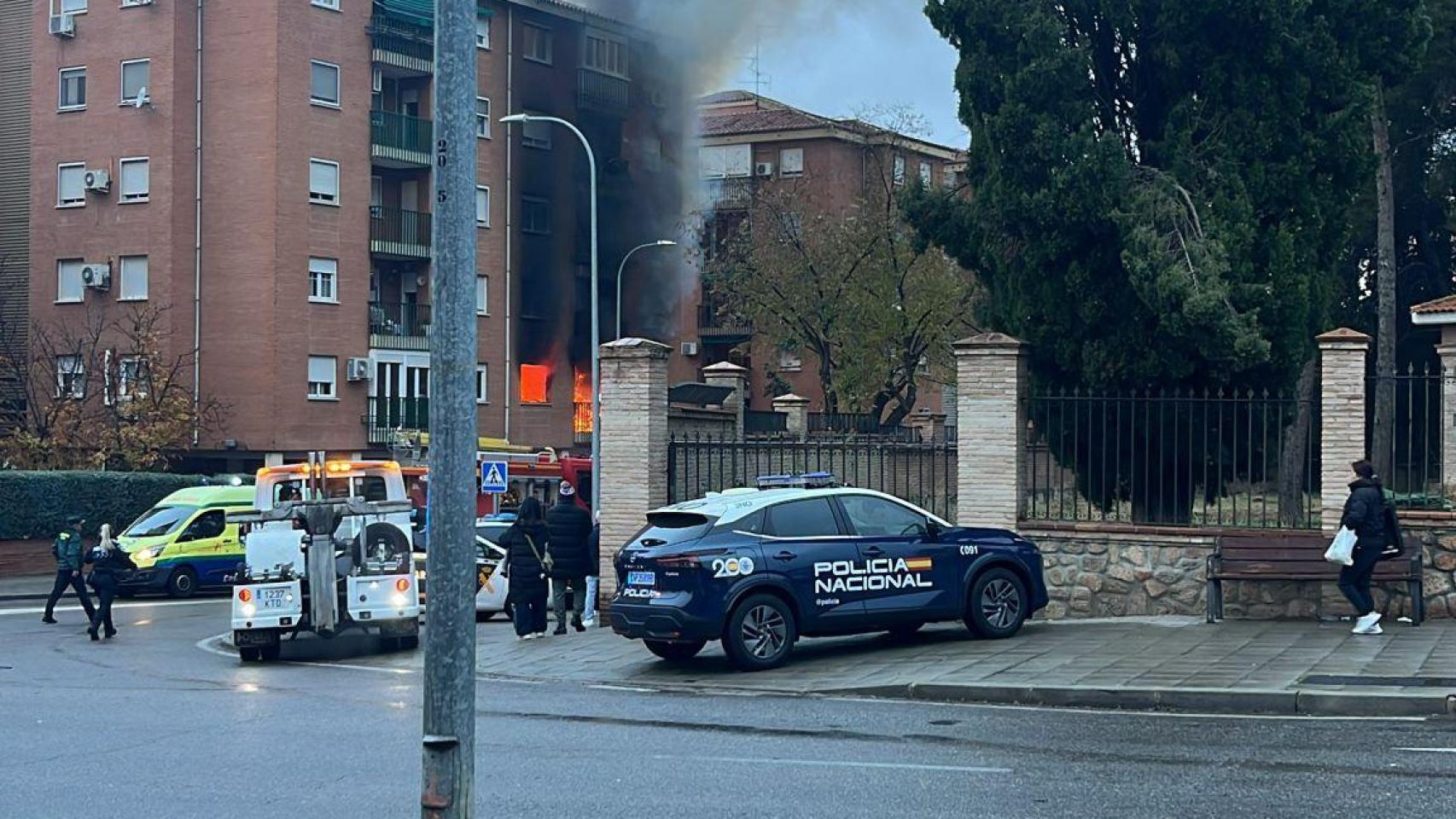 Explosión en Toledo: una vivienda arde por completo en Ronda de Buenavista y varias personas quedan atrapadas