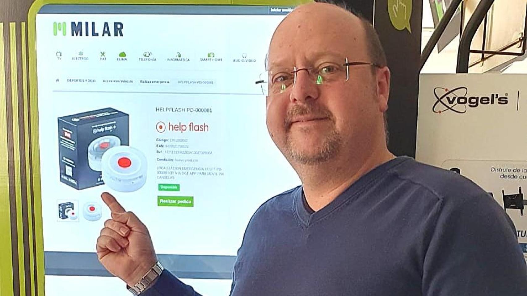 Manuel Pérez, dueño de la tienda Milar Novelsax en Novelda.