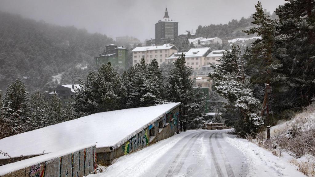 Primera nevada en la sierra de Madrid (Puerto de Navacerrada).