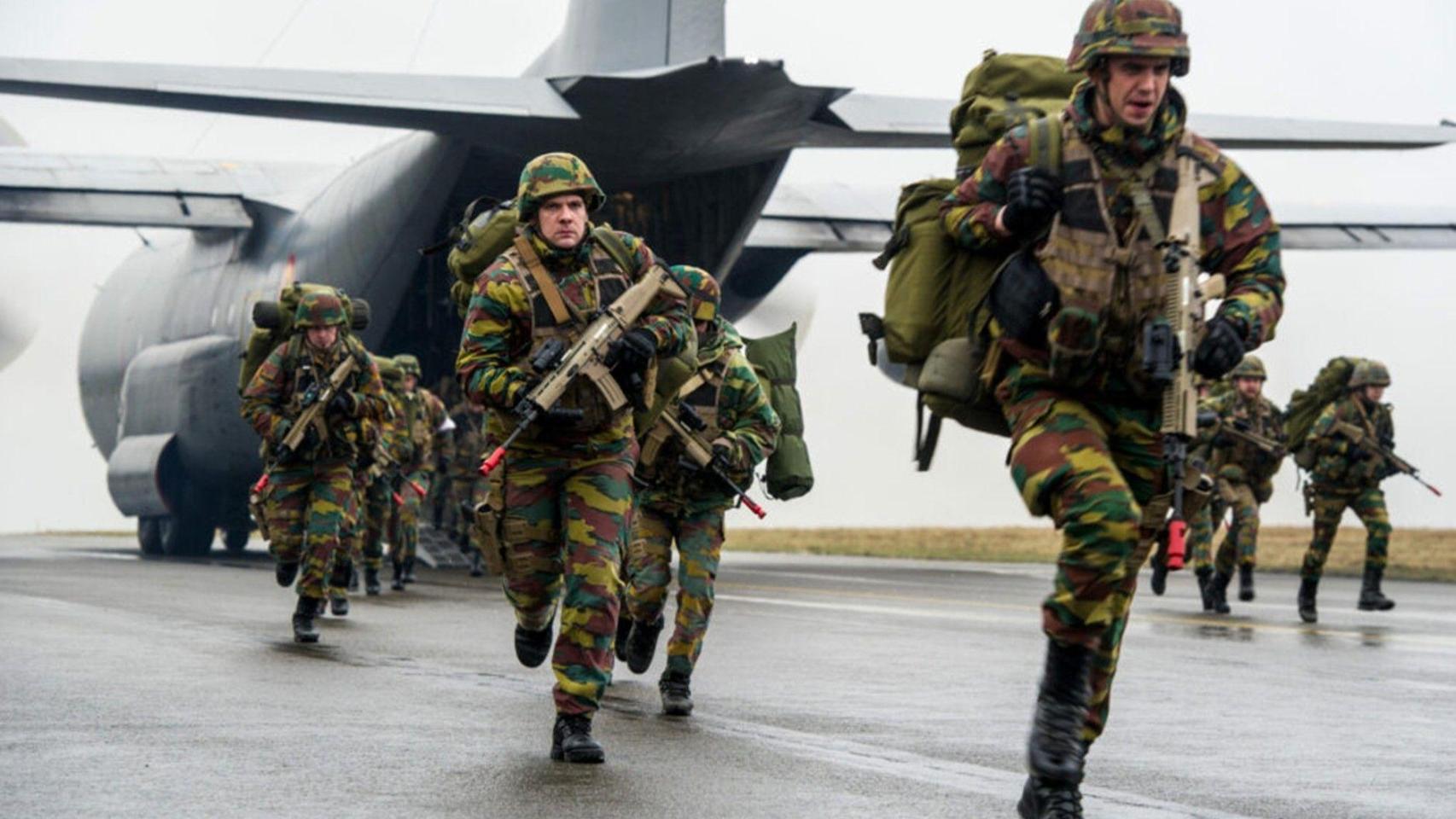 Militares belgas de maniobras en Namur