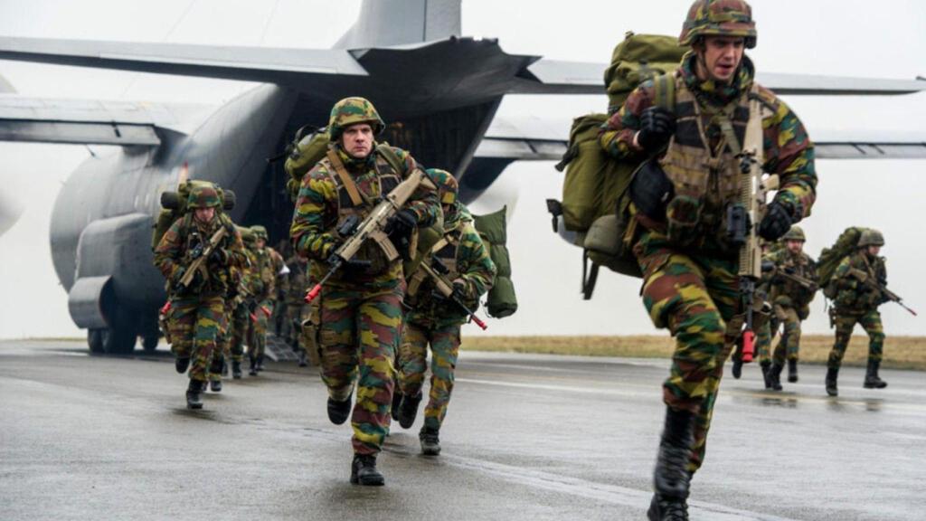 Militares belgas de maniobras en Namur