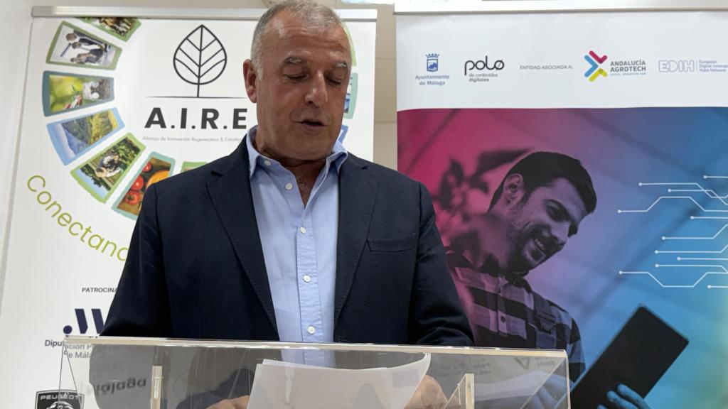 El alcalde de Moclinejo en su intervención.