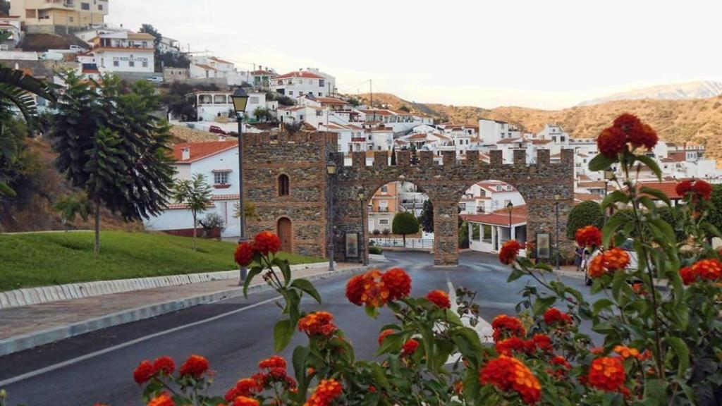 Una vista de la entrada de Moclinejo.