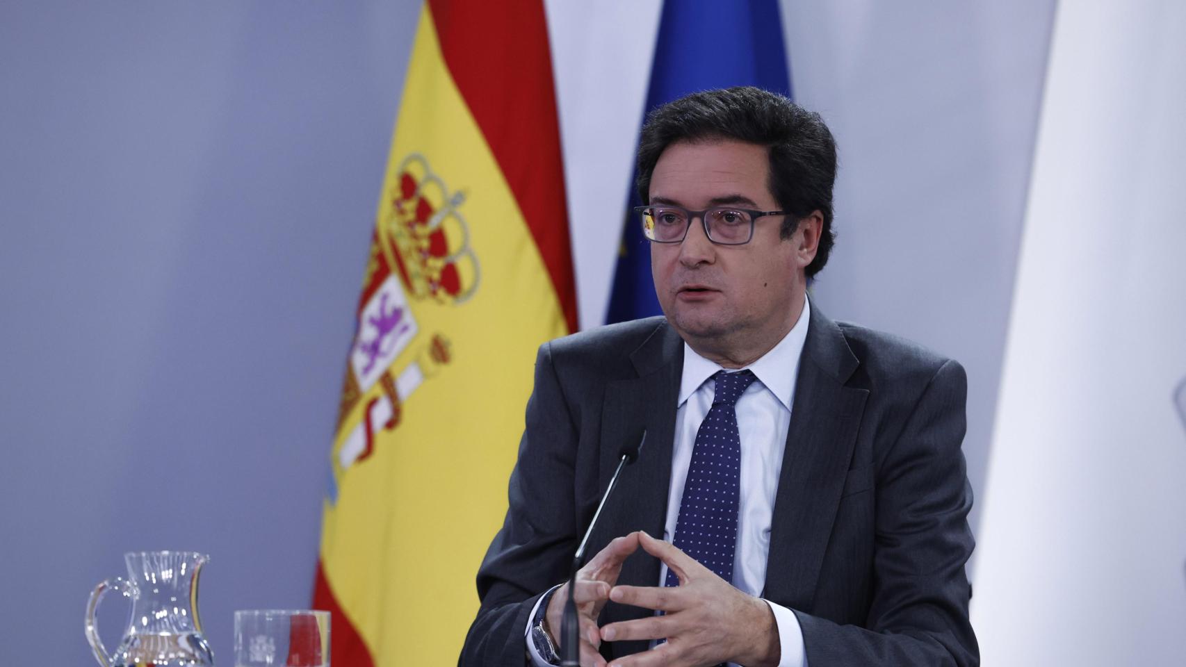 El ministro para la Transformación Digital y de la Función Pública, Oscar López, interviene en la rueda de prensa posterior al Consejo de Ministros, este martes en el palacio de la Moncloa en Madrid.
