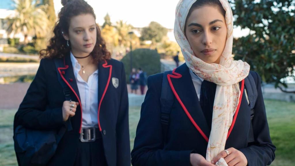 María Pedraza y Mina El Hammani, actrices de 'Élite'.