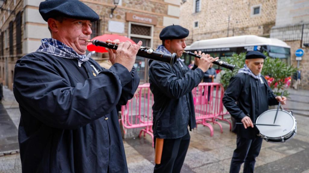 Un grupo de dulzainas ha amenizado el acto con música castellana.