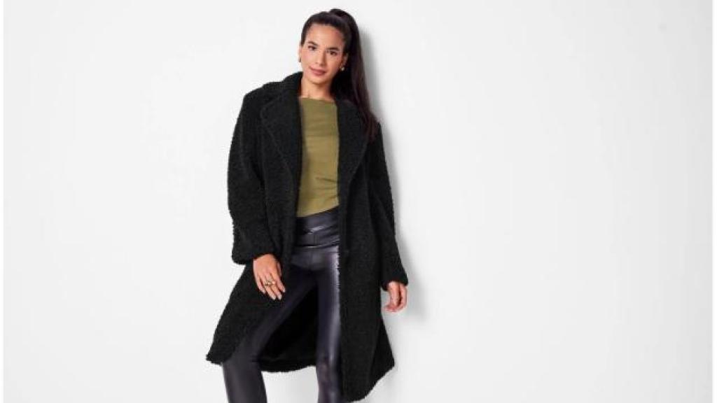 Abrigo imitación piel de cordero para mujer.