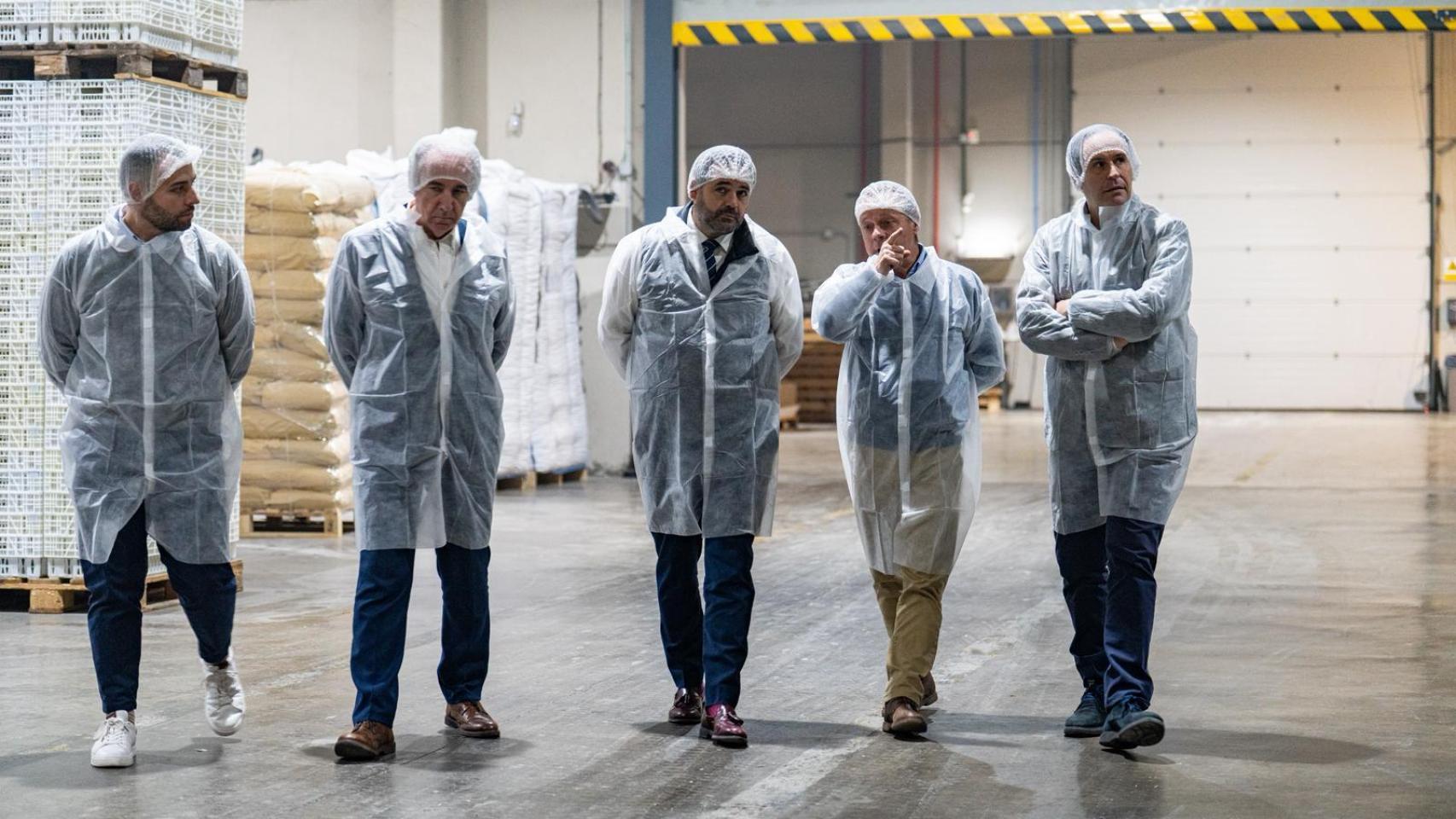 Paco Núñez durante su visita a la empresa Frutos Secos Manzanares en Tarancón (Cuenca). Foto: PP CLM.